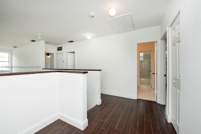Building Photo - 1127 SW 104th Way