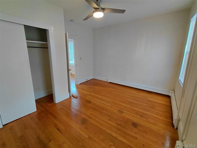 Building Photo - 8 Center St