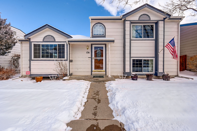 Primary Photo - Adorable Castle Rock home w/ Views!