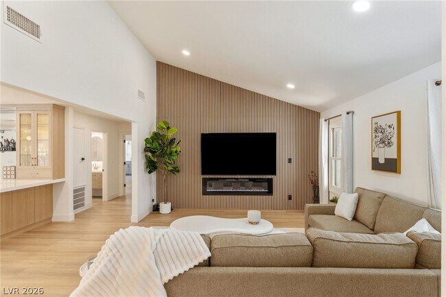 Building Photo - 4045 W Mardon Ave