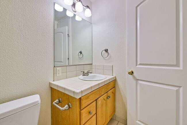 Building Photo - Spacious Home l Massive 12,525 Sq Ft Lot l...