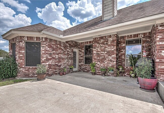 Building Photo - 182 Needlepoint Ln
