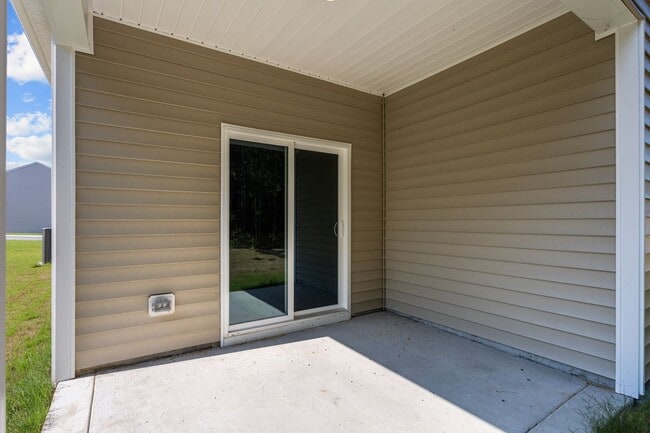 Building Photo - Beautifully designed 4-bedroom, 2-bath ranch
