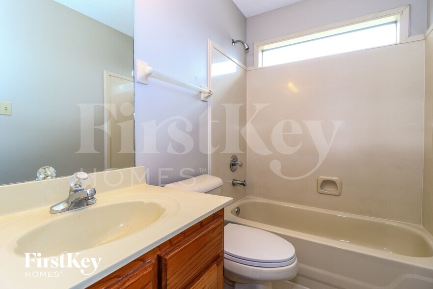 Building Photo - 9689 Kingsridge Dr