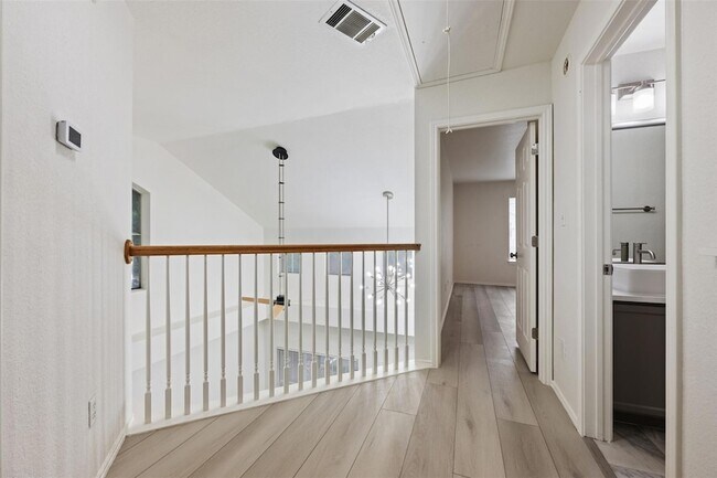 Building Photo - 4501 Whispering Valley Dr