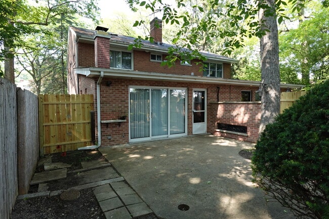 Building Photo - 419 Greenleaf Ave