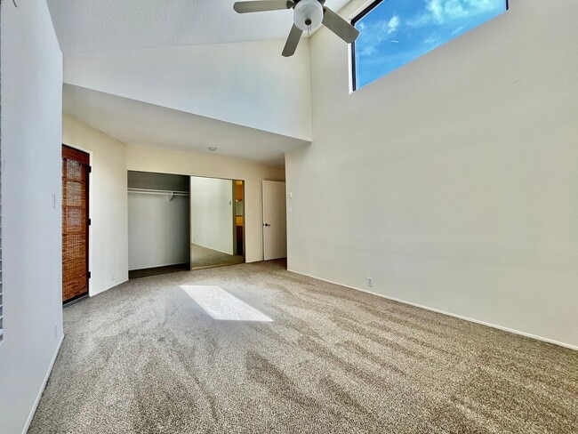 Building Photo - Beautiful 2bd/2bath townhome in La Jolla Community. Large patio.  Laundry and garage