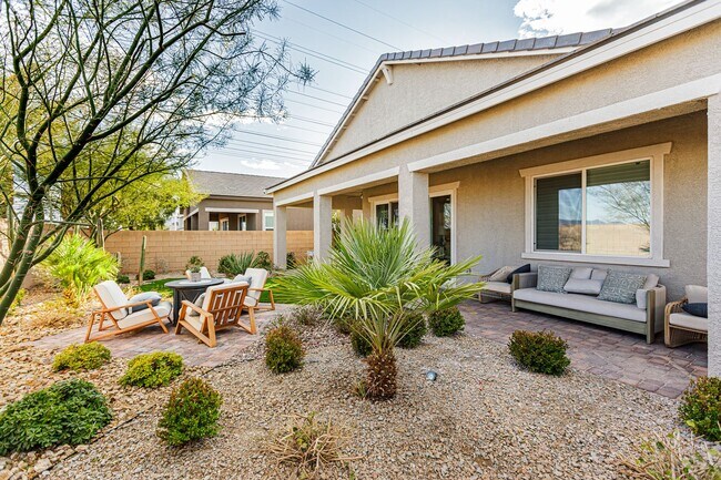 Building Photo - One Story Model Home