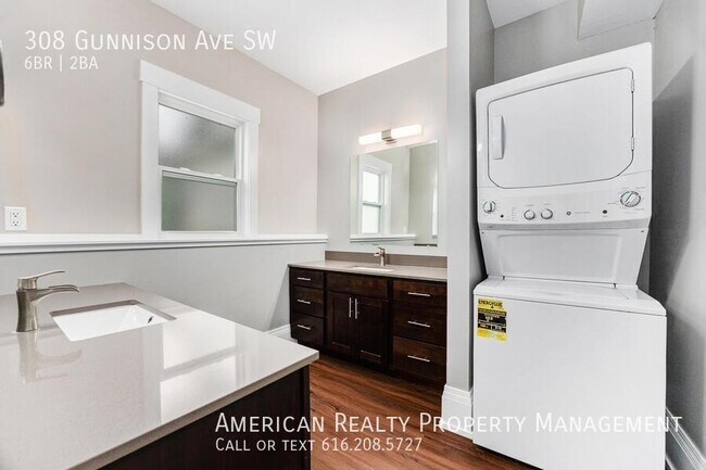 Building Photo - 308 Gunnison Ave SW