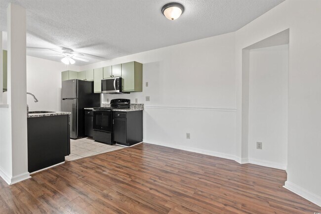 Building Photo - 2122 Clearwater Dr