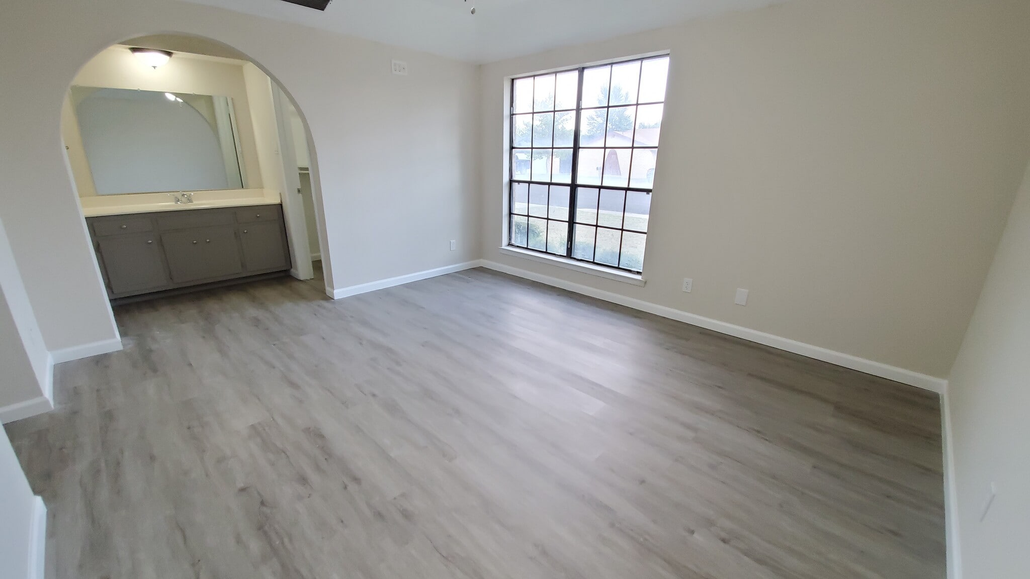 Building Photo - 2042 Magill St