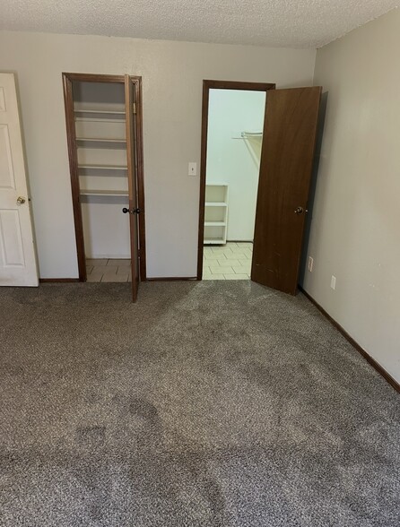 Building Photo - 1019 Acacia Cir