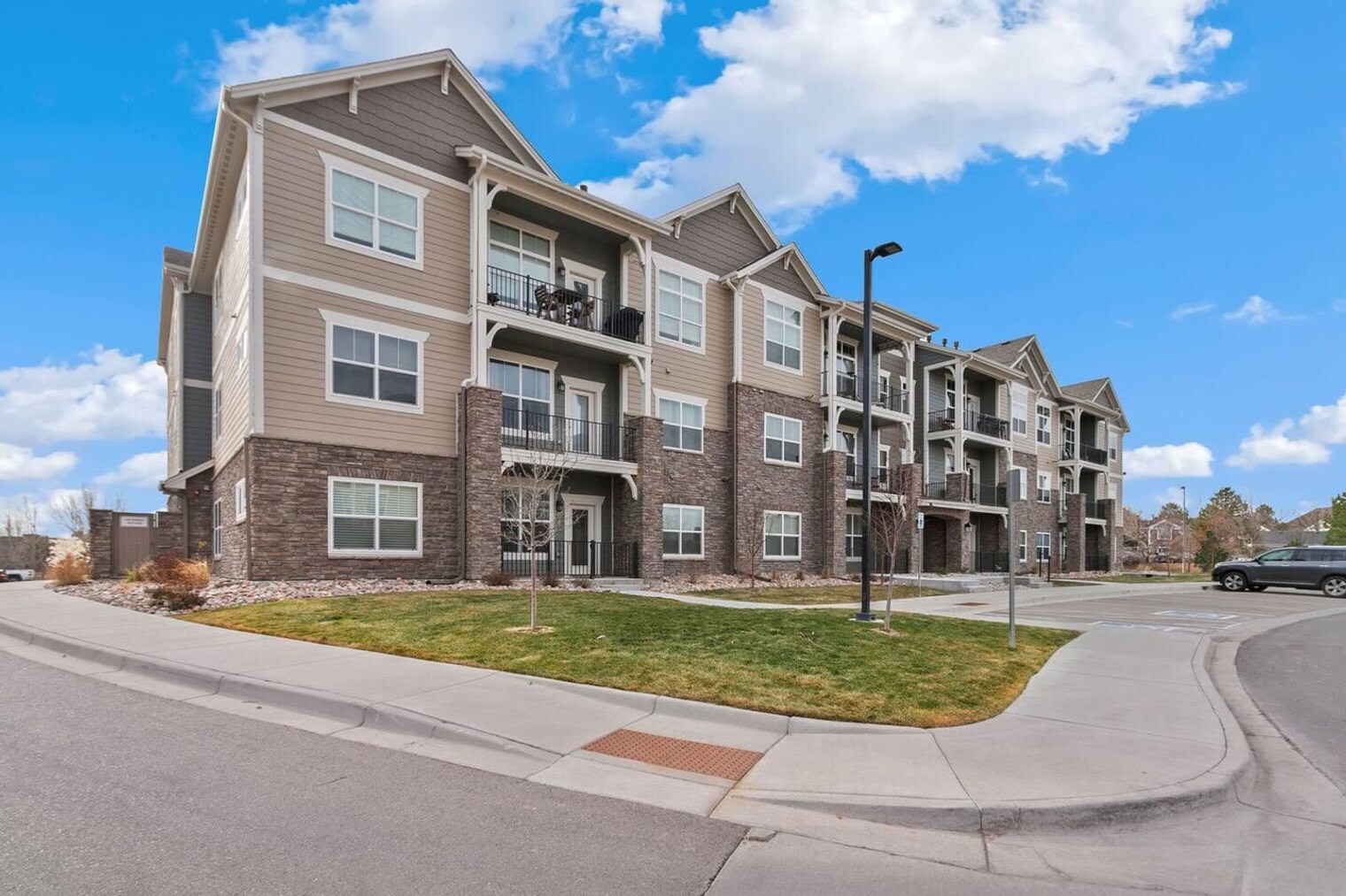 Building Photo - 1875 Fall River Dr