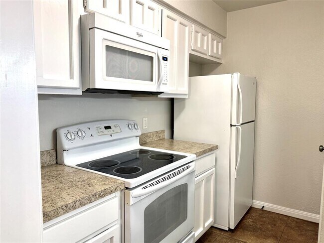 Building Photo - 1202 Thorpe Ln