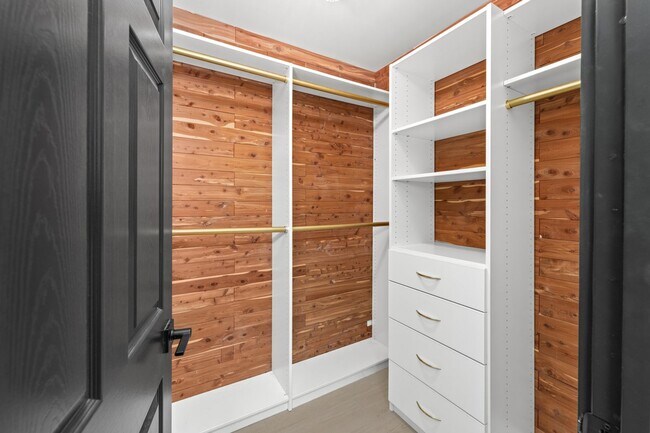 Building Photo - Stunning & fully upgraded 1BR/1BA residence in the heart of Little Italy