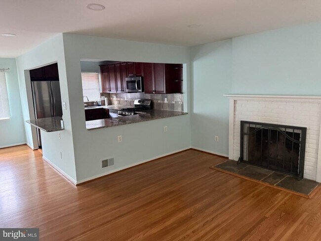 Building Photo - 5608 Heming Ave