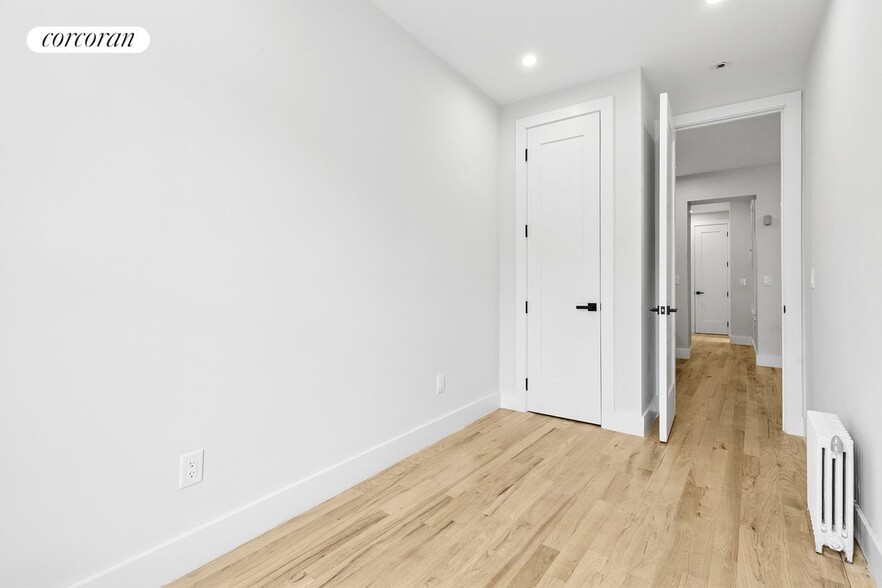 Building Photo - 206 W 96th St
