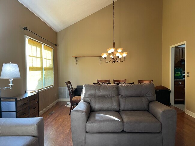 Building Photo - 544 Frontier Ct