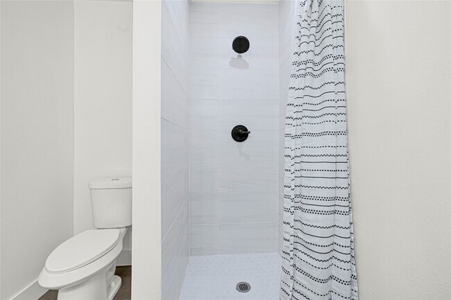 Building Photo - 1008 Danube St