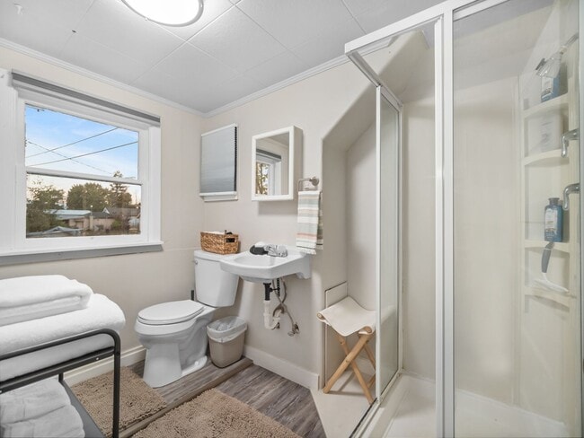 Building Photo - Boho Chic Loft (Furnished)