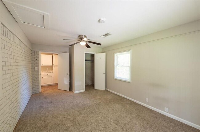 Building Photo - 2061 Mulkey Rd SW