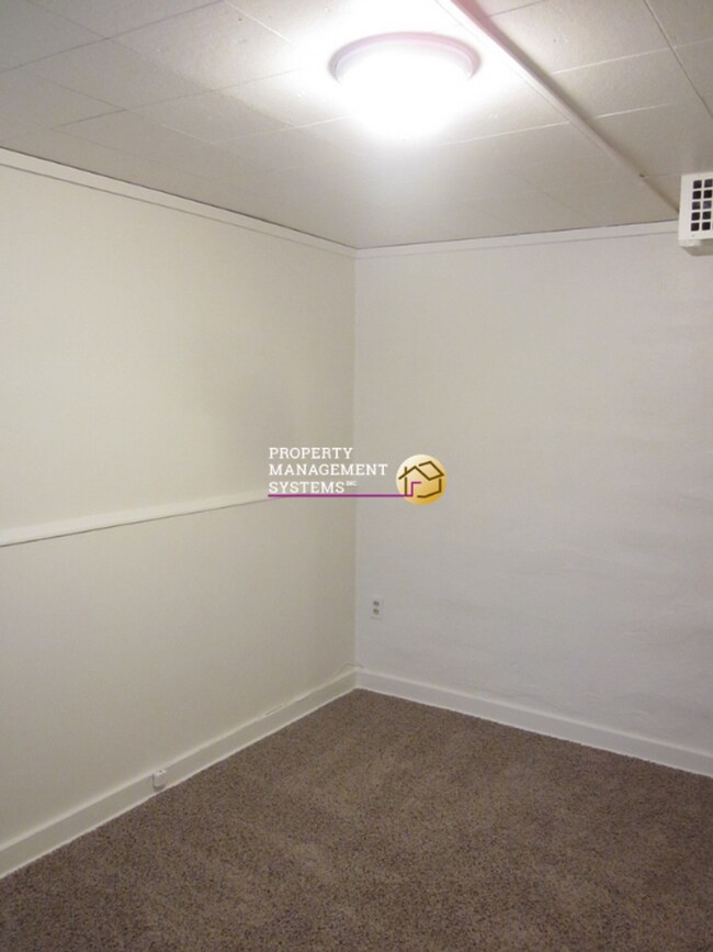 Building Photo - 1 Bedroom Avenues Apt on B Street!  All Utilities Included!