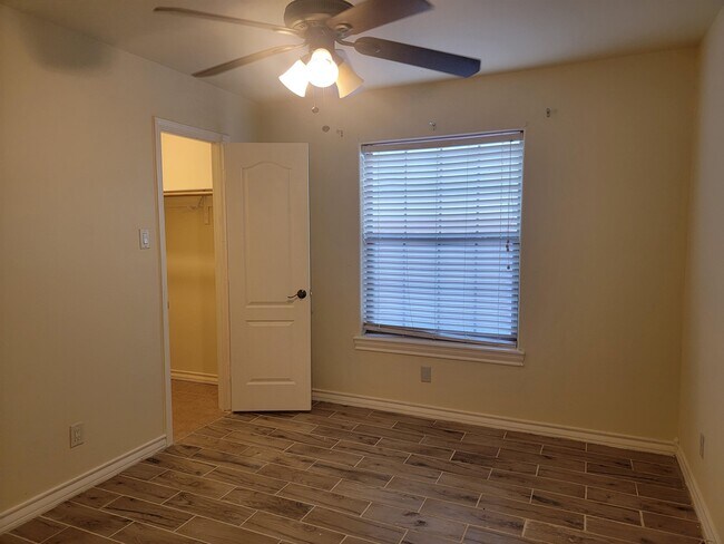 Building Photo - 3814 Crestwind Dr