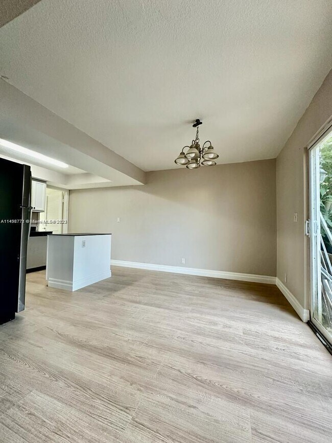 Building Photo - 622 SW 1st St