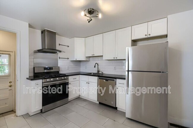 Building Photo - 785 Elm St