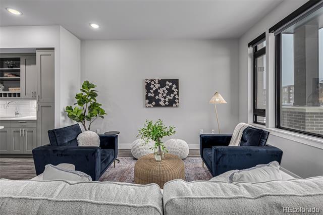 Building Photo - 6618 E Lowry Blvd