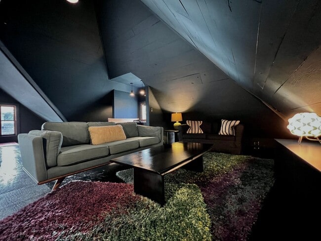 Building Photo - Victorian Gem in the Heart of Downtown – F...