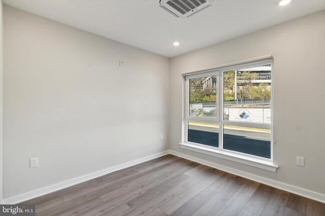 Building Photo - 3449 Scotts Ln