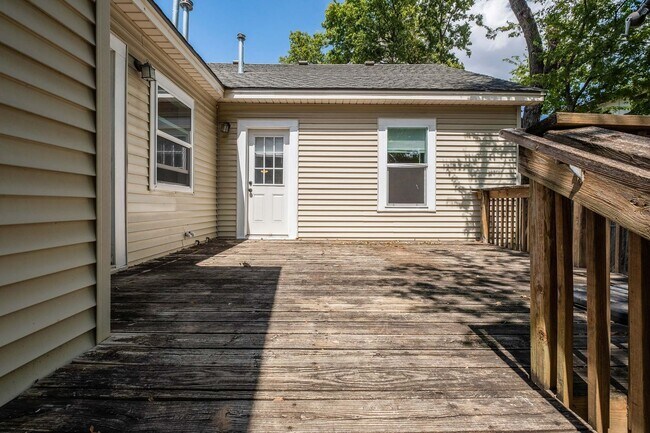 Building Photo - 937 E 52nd St