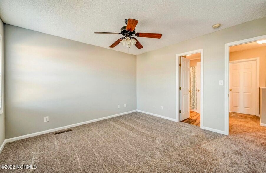 Building Photo - 2375 Vineyard Dr