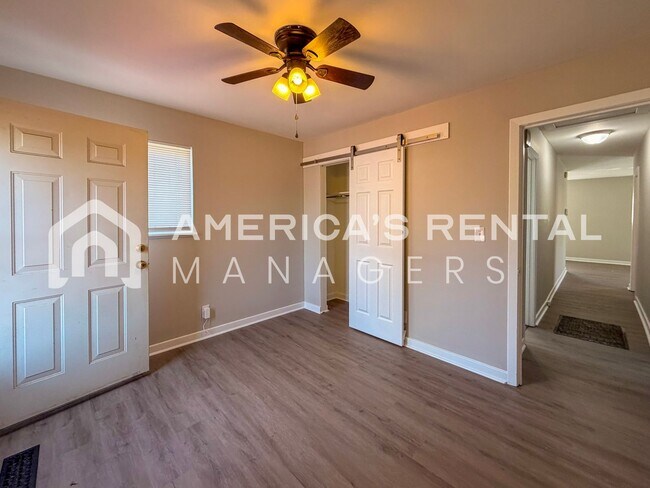 Building Photo - Updated Home for Rent in Birmingham, AL - Just minutes from Oxmoor Road!