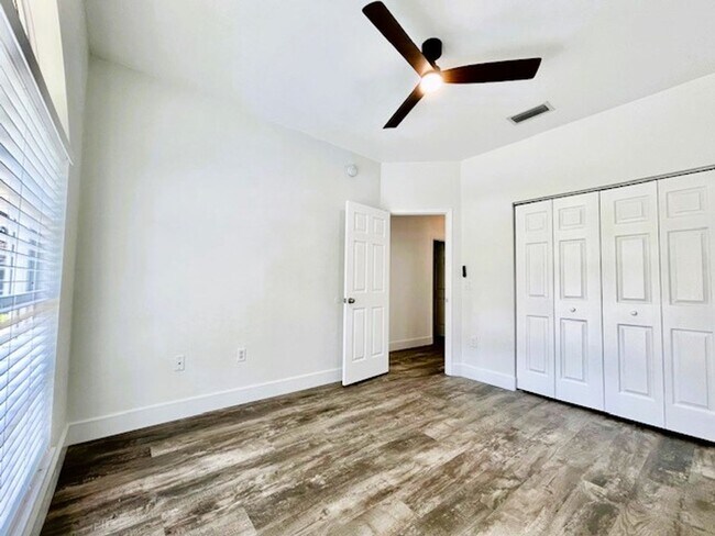 Building Photo - 4/2 Home located in Cul-de-sac in Capri
