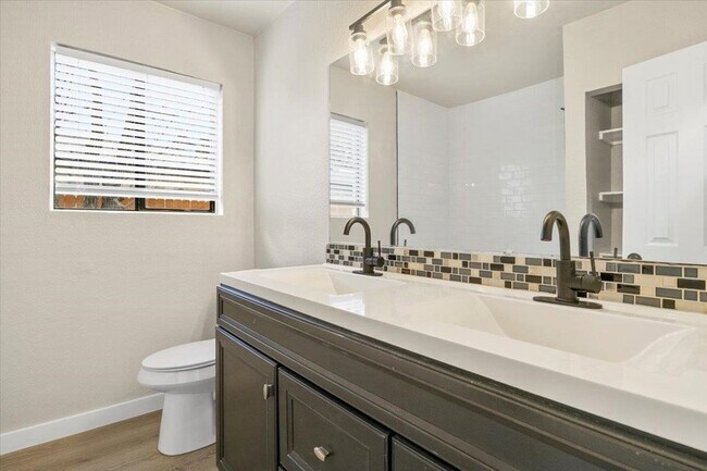 Building Photo - 502 Pin Tail Ln