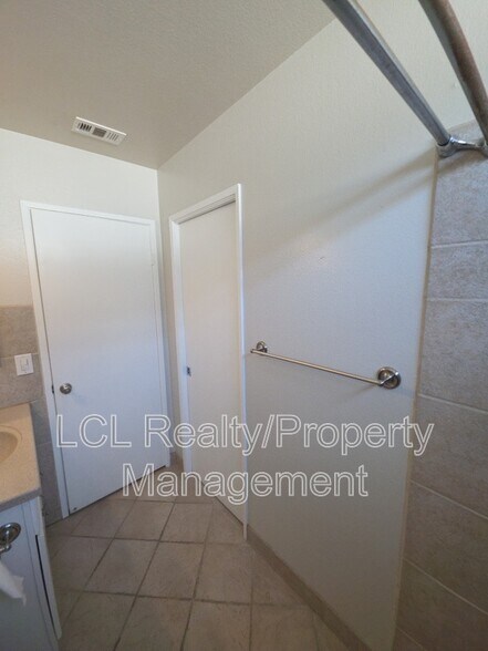 Building Photo - 27670 Boston Dr