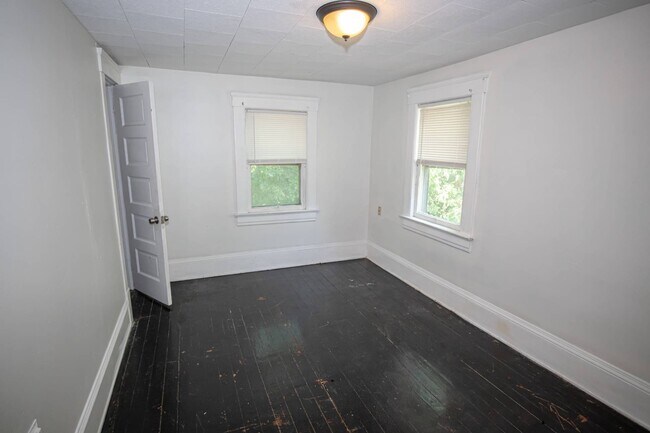 Building Photo - 1290 E 188th St