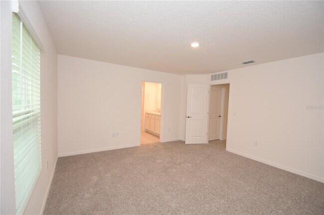 Building Photo - 5 Llestone Path