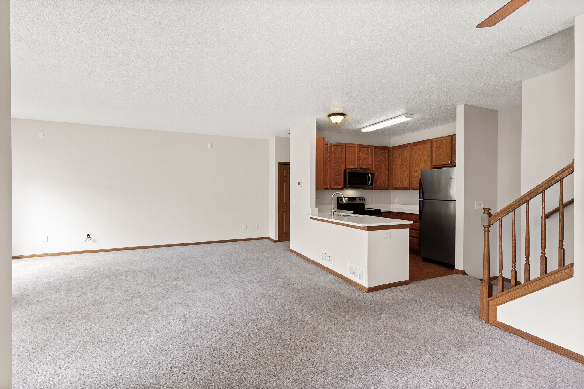 Building Photo - 6860 Meadow Grass Ln S