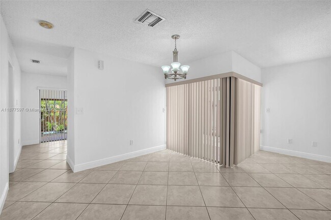 Building Photo - 6611 SW 127th Ct