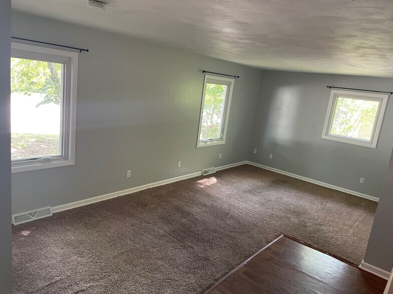 living room - 4152 W Curry Ct