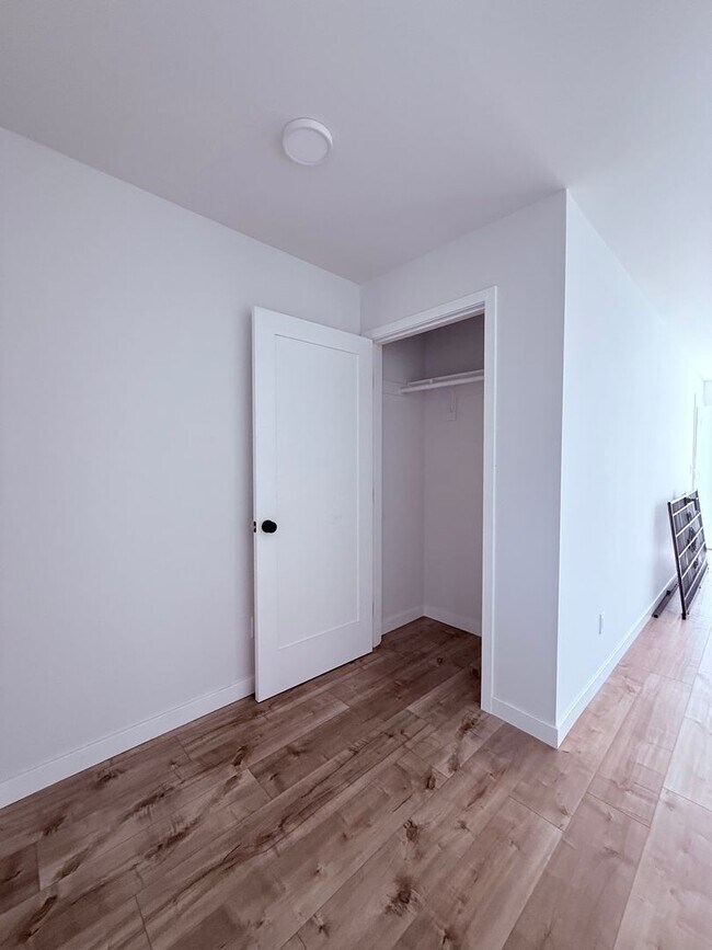 Building Photo - 1414-1412 N Hazard Ave