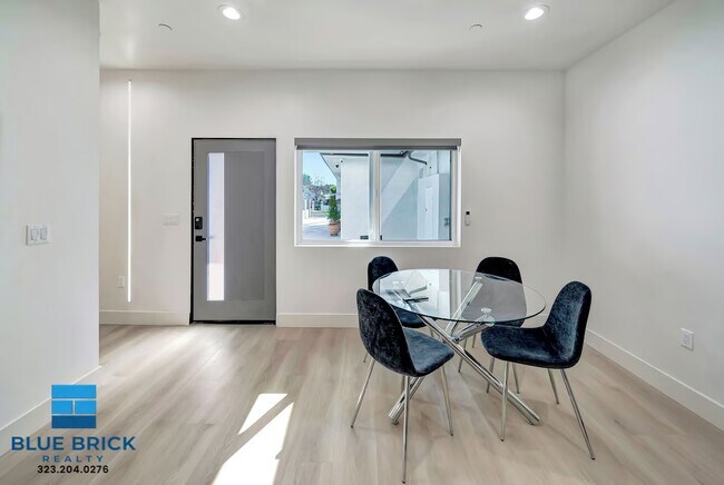 Building Photo - 5841 Vanalden Ave