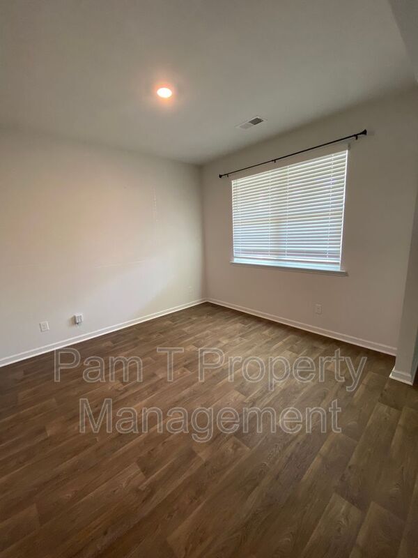 Building Photo - 124 Troupe Dr
