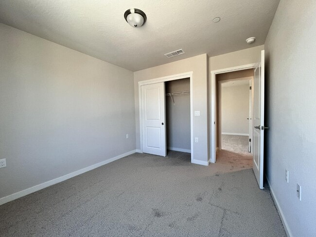 Building Photo - 2909 E Veleta Dr