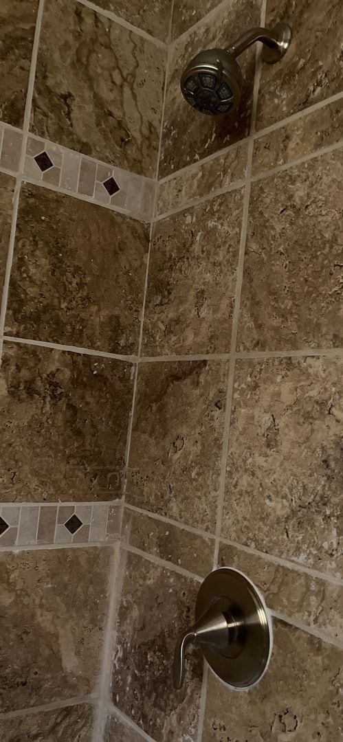 Building Photo - 4 Bedroom, 2 Bathroom Home w/ Bonus Room