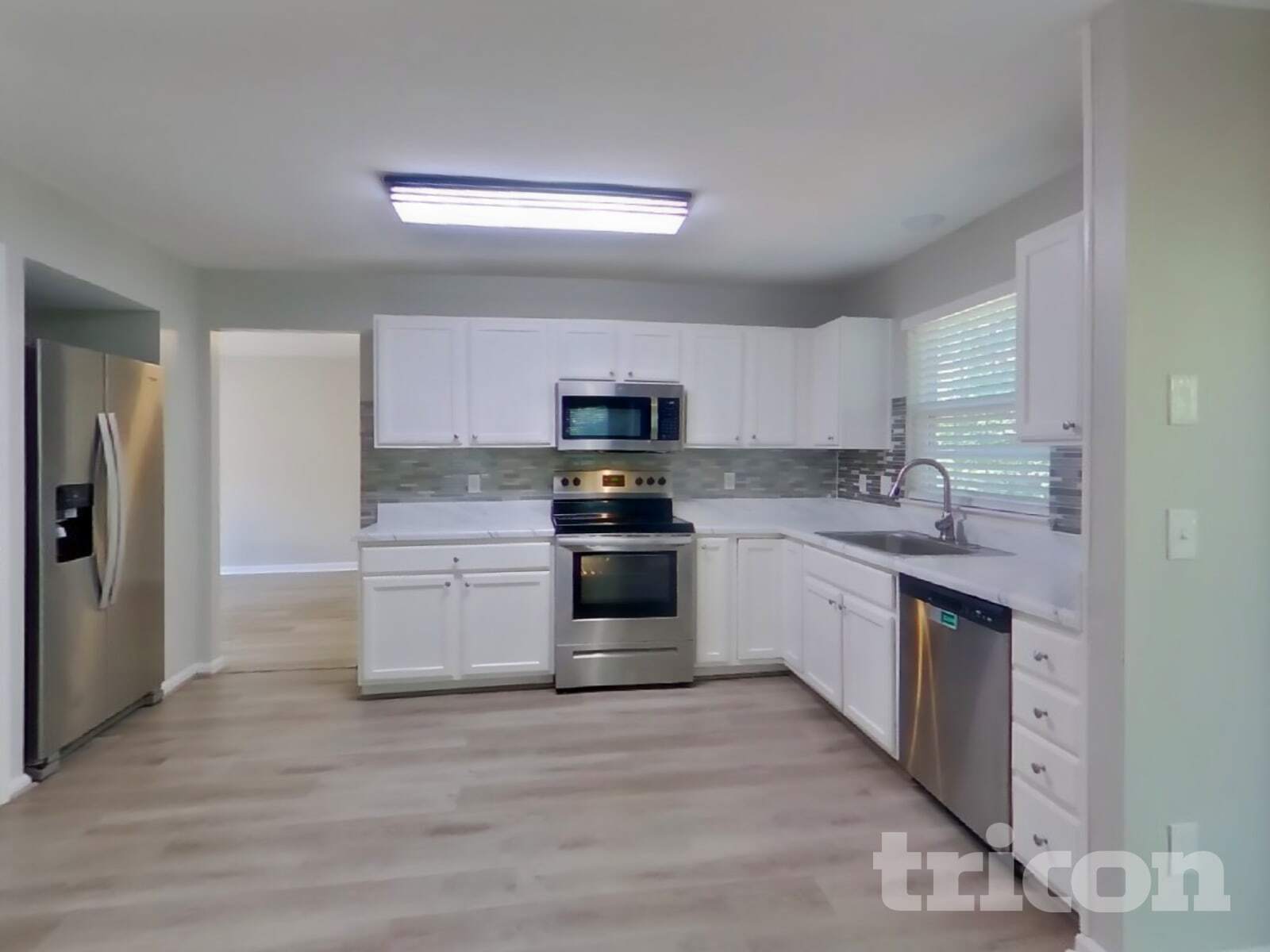 Building Photo - 2536 Bayview Dr
