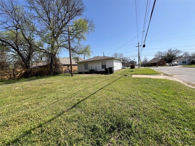 Primary Photo - 2801 Ennis Ave